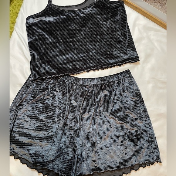 NWT Colsie size Medium/Large black velvet two piece pajama set - Picture 2 of 4